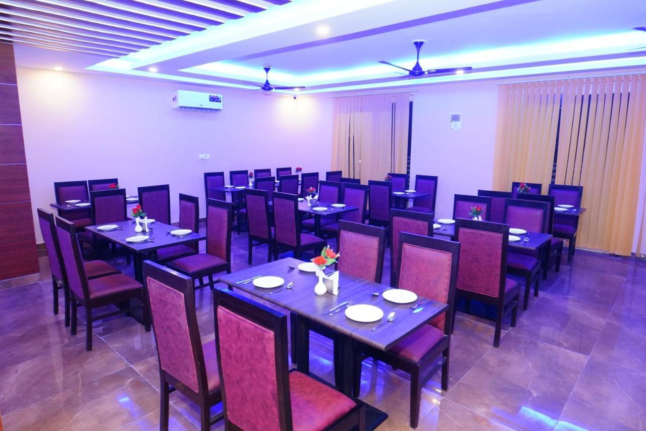 Expomart Inn Greater Noida Exterior photo