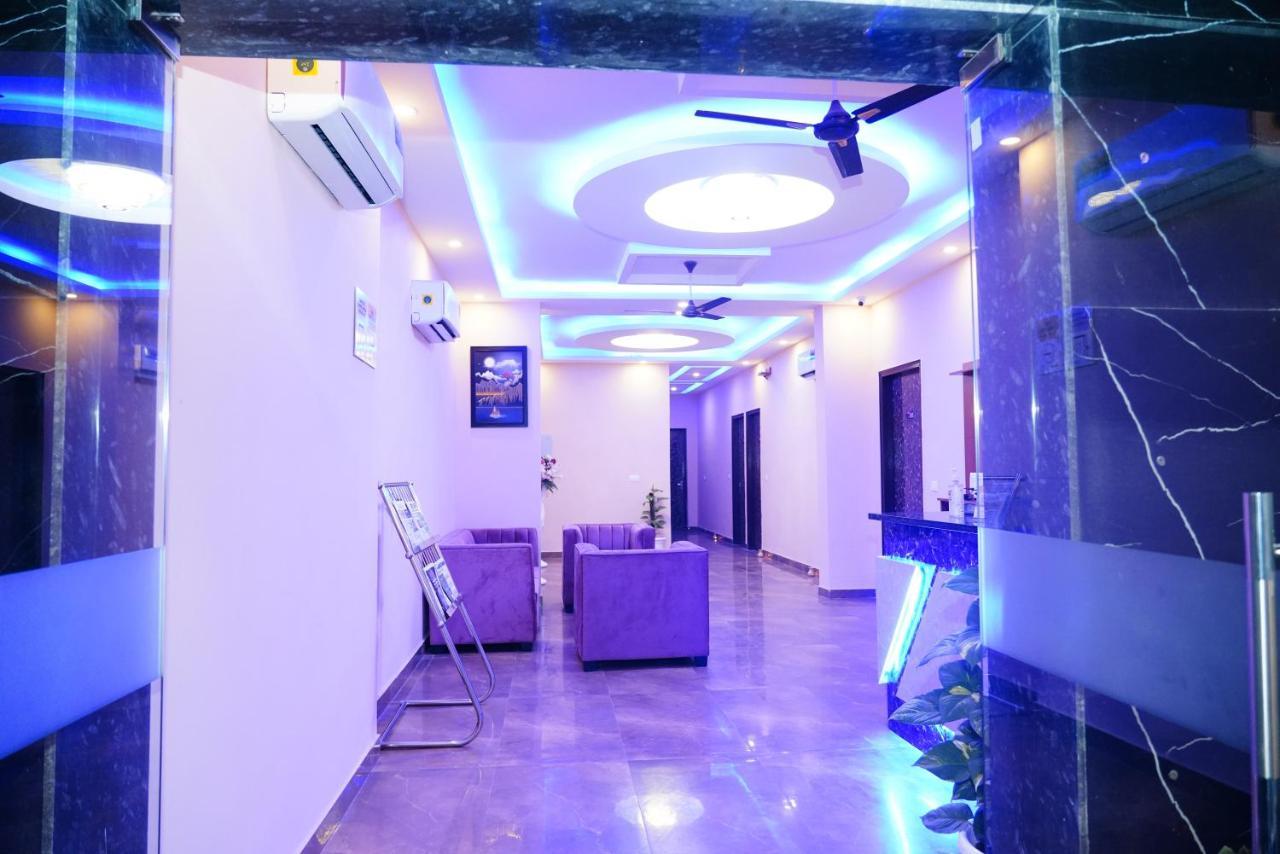 Expomart Inn Greater Noida Exterior photo