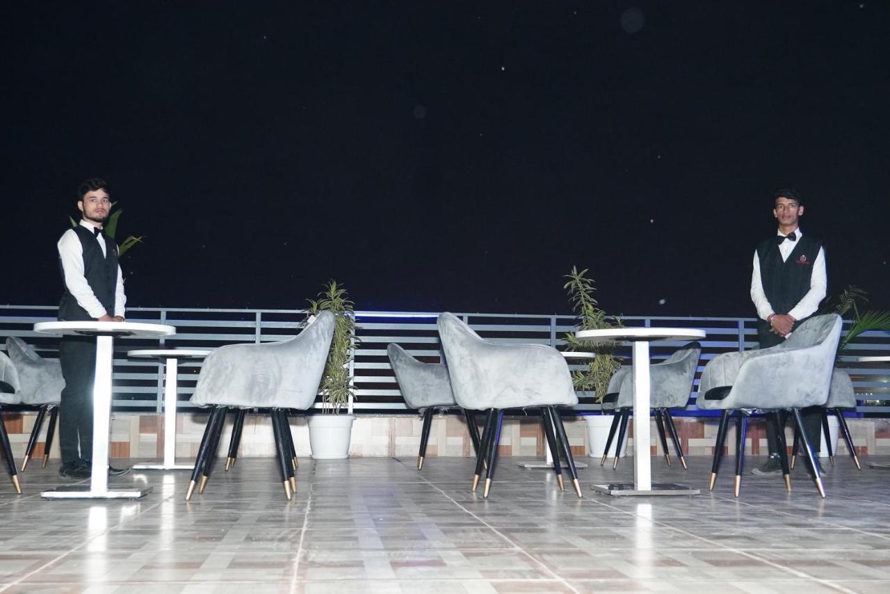Expomart Inn Greater Noida Exterior photo
