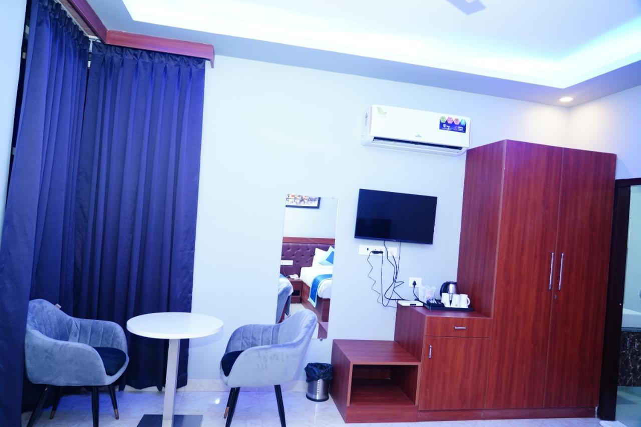 Expomart Inn Greater Noida Exterior photo