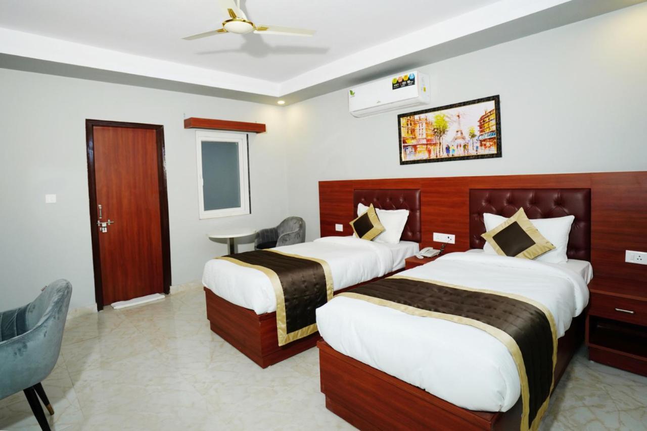 Expomart Inn Greater Noida Exterior photo